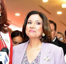 Vídeo- Margarita Cedeño se auto celebra su cumpleaños 55 – Paso A Paso