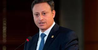 Abogado denuncia a casa de Jean Alain Rodríguez enviaron corona de flores  negras